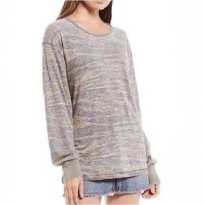 We The Free ARIELLE BURNOUT PRINT
semi-sheer drop shoulder camo Long Sleeve Top